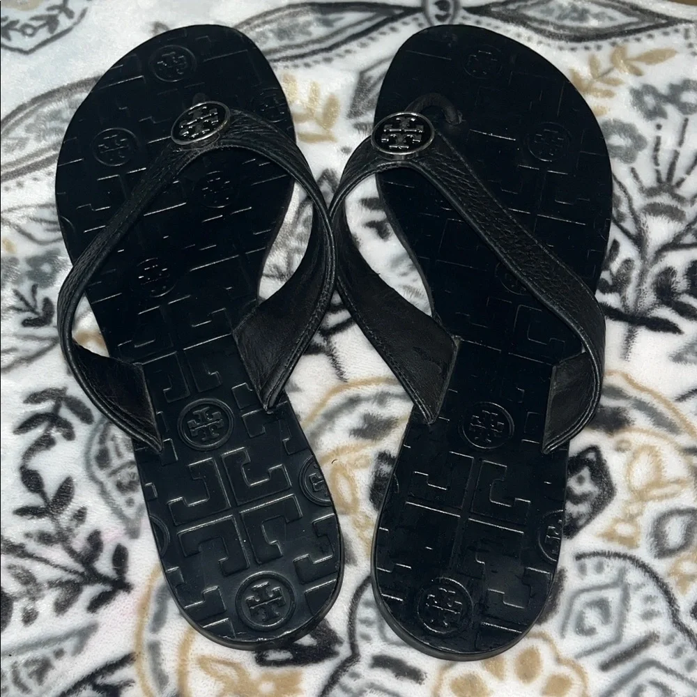Tory Burch Black Leather Flip Sandals, 7M - Picture 6 of 10